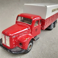 Tekno Scania-Vabis rød, hvid lastbil 1950. Nr. 451.